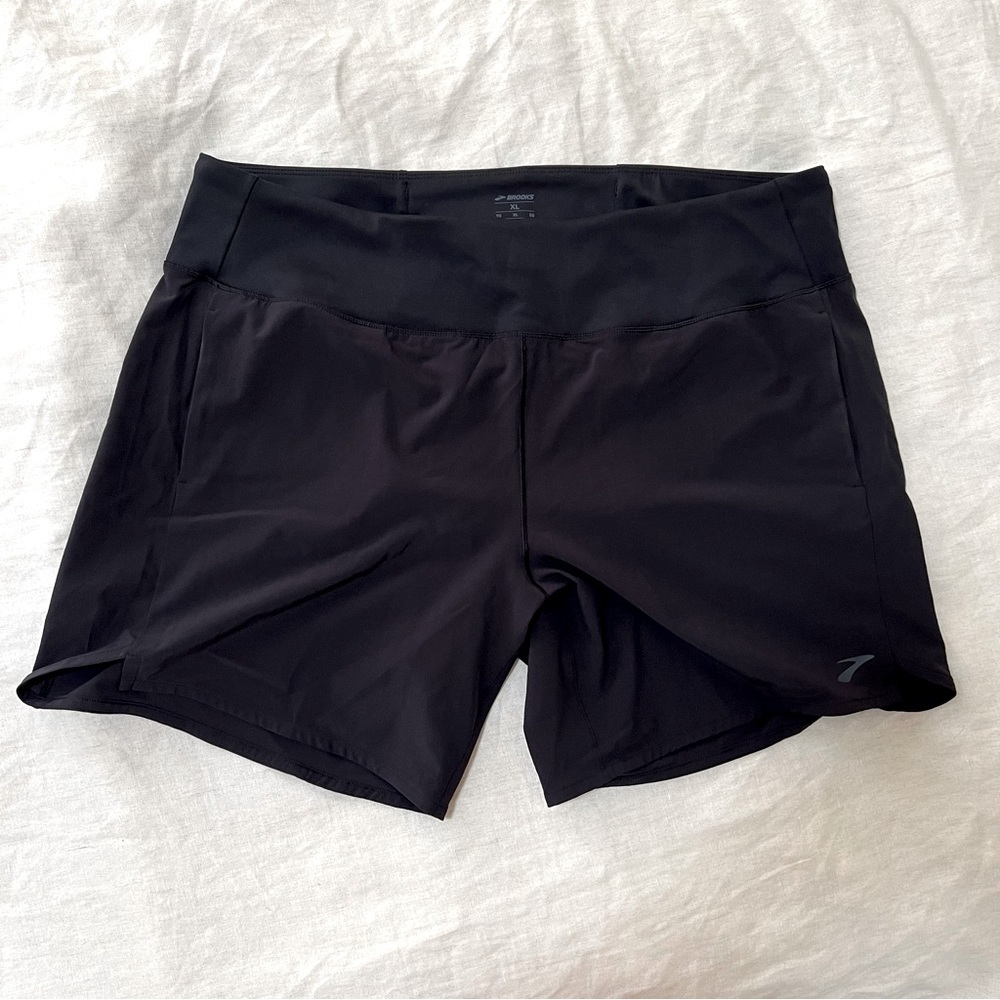 NWOT Brooks Chaser 7” Running short